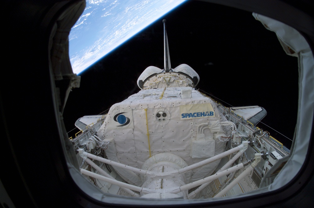 Crew transfer tunnel, SH and Columbia's aft PLB taken during STS-107
