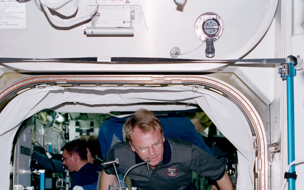 STS-102 crewmember activity in the ISS