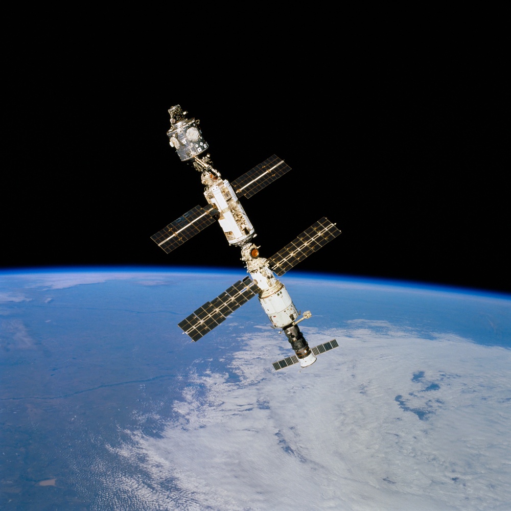 Views of the ISS taken from Atlantis during STS-106