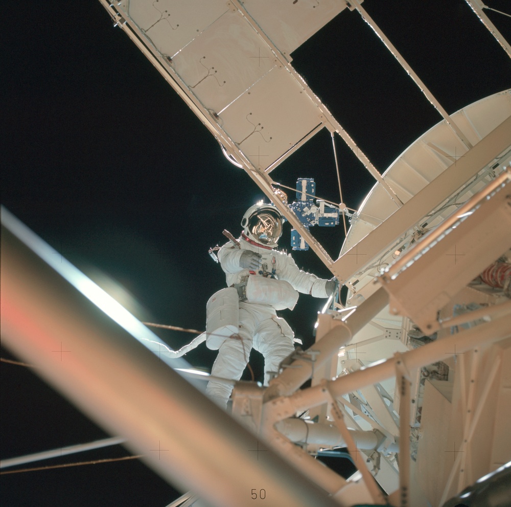 Skylab 3,Garriot during EVA
