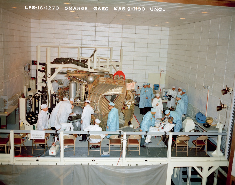 LM-4 Crew Compartment Stowage Review