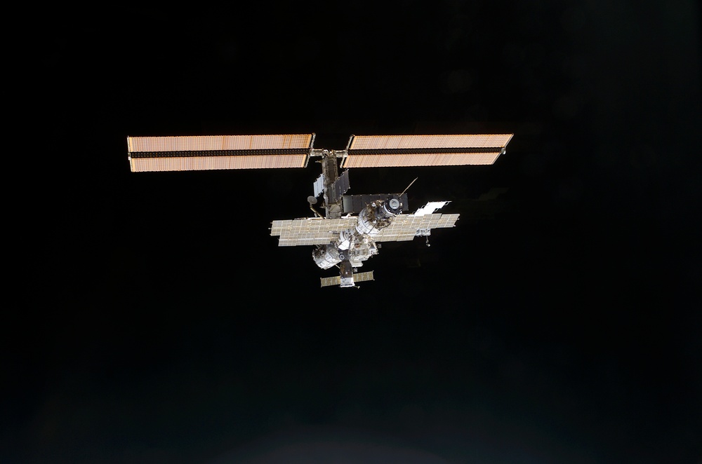 Flyaround view of ISS aft and port sides