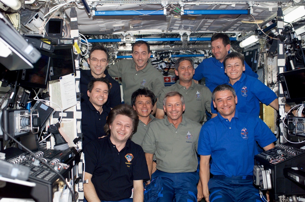 Expedition Four, STS-111 UF-2, Expedition Five crews group portrait in U.S. Lab