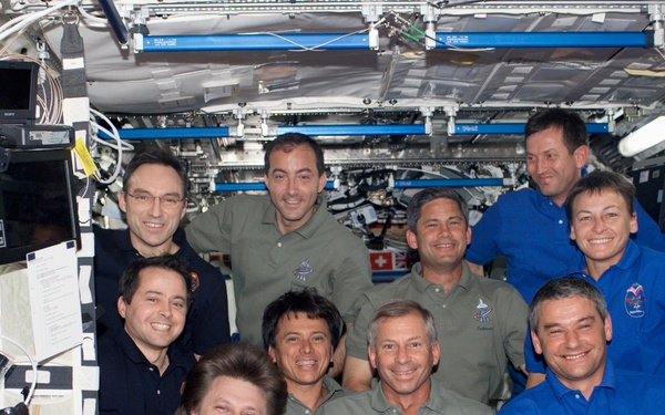 Expedition Four, STS-111 UF-2, Expedition Five crews group portrait in U.S. Lab