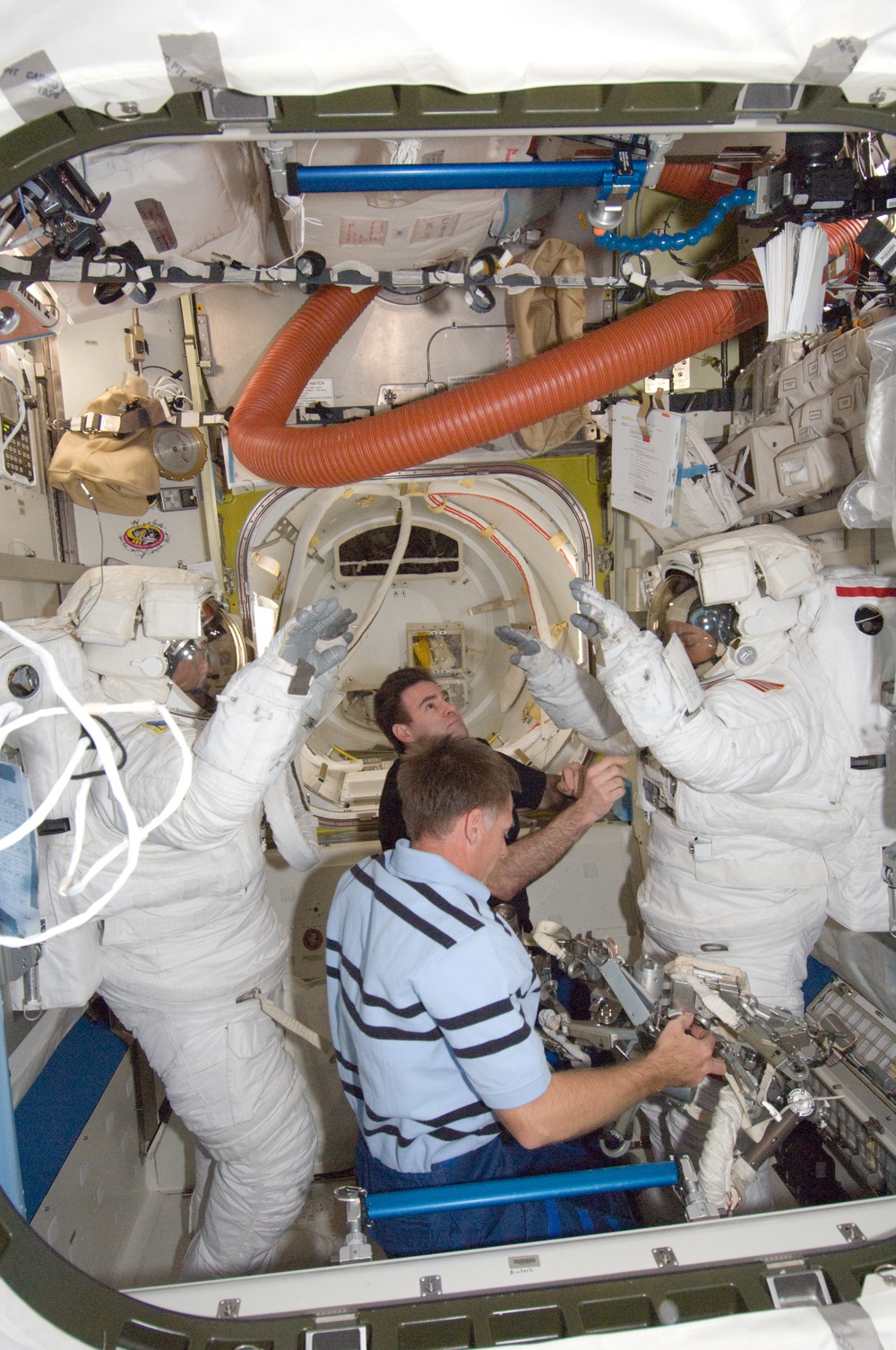 Bowen, Ferguson, Chamitoff and Stefanyshyn-Piper in A/L