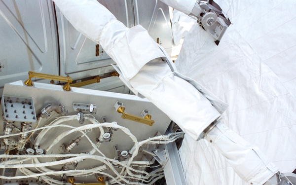 View of the aft avionics tray between the Z1 and S0 Trusses taken during the fourth EVA of STS-110