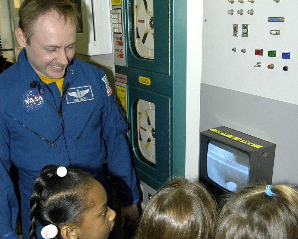 Astronaut Mike Fincke visits StenniSphere