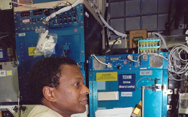 Brown works in the Spacehab RDM during STS-107