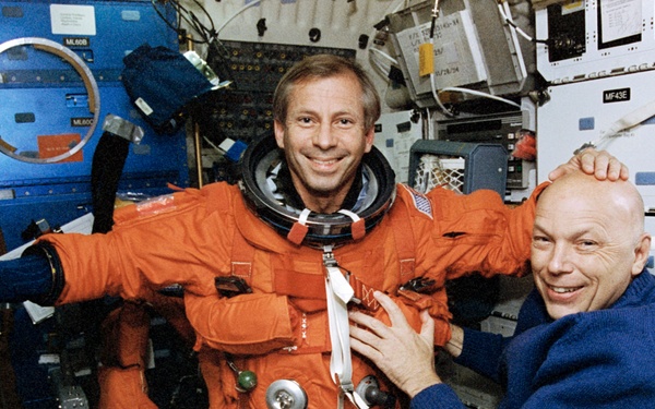 Crewmember activity in the flight deck and middeck