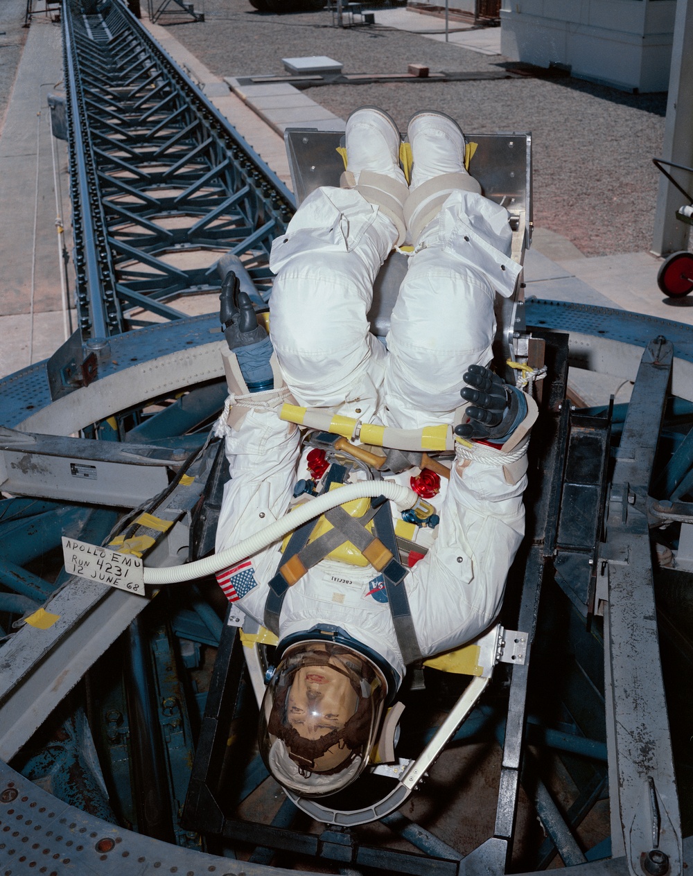 TESTS - SPACESUITS EXTRAVEHICULAR MOBILITY UNIT [EMU] - MSC