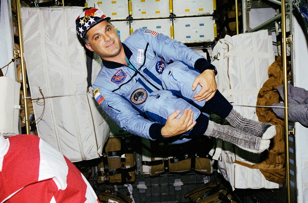 Various views of STS-86 crewmembers in the Spacehab module