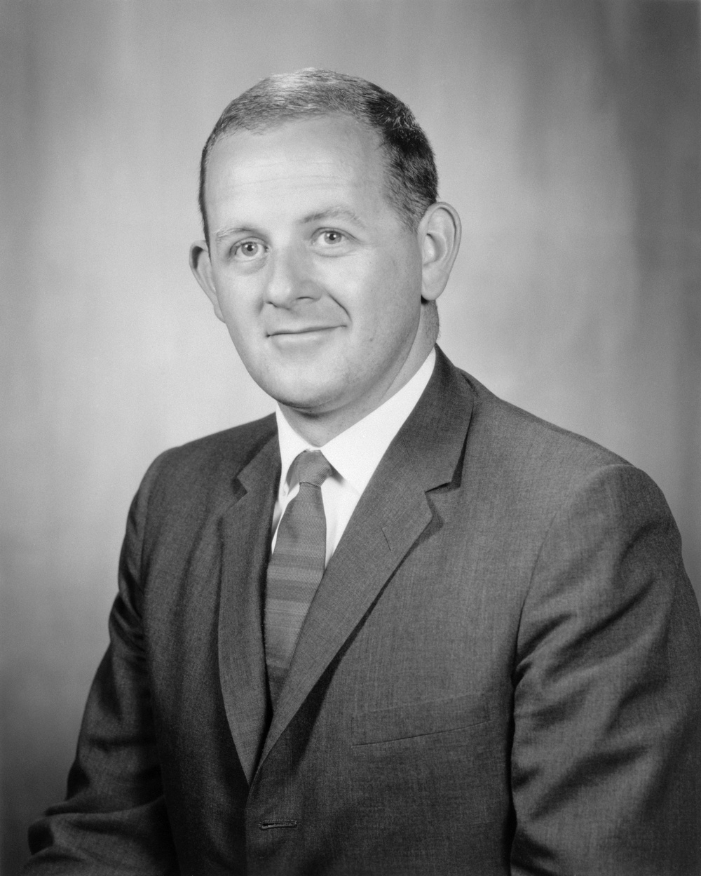 PASSPORT PICTURES ASTRONAUTS - ALLEN, LLEWELLYN, CHAPMAN, MUSGRAVE, ENGLAND, LENIOR, HENIZE, THORNTON, O'LEARY, AND  PARKER