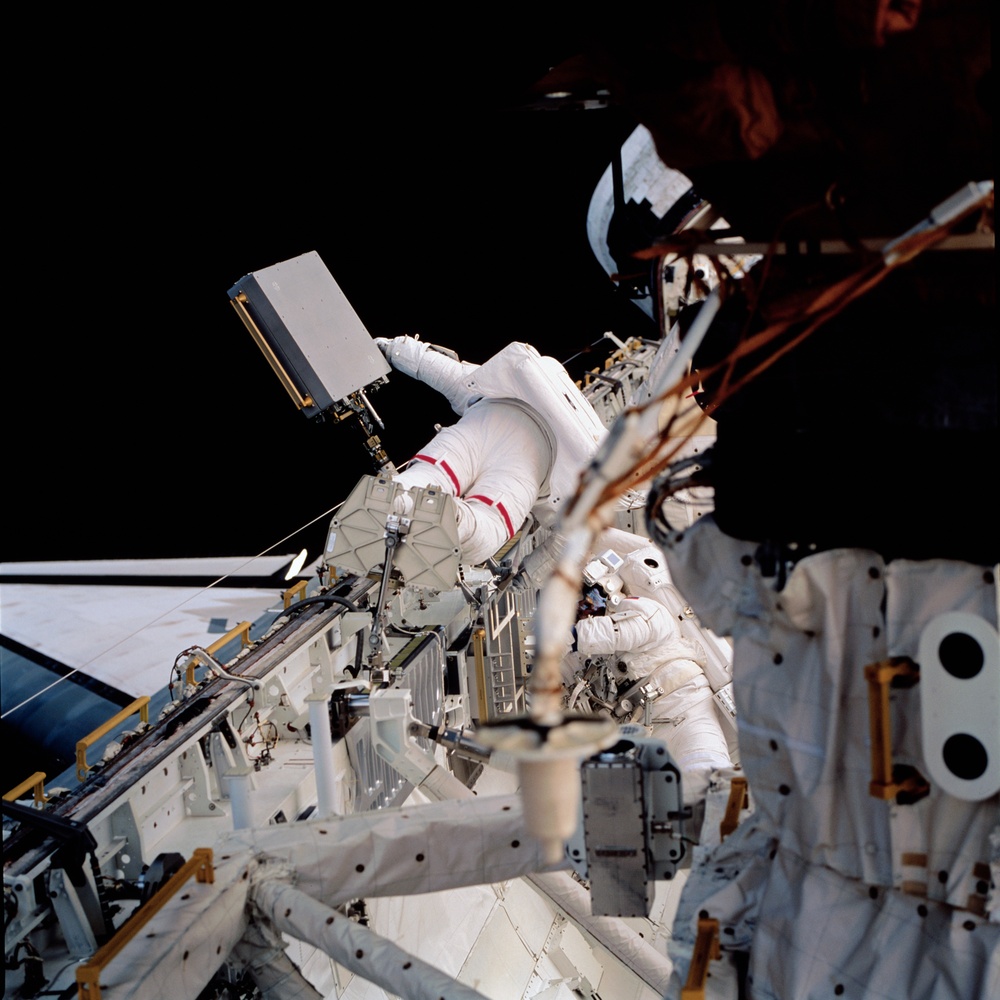 Views taken during the STS-86 EVA