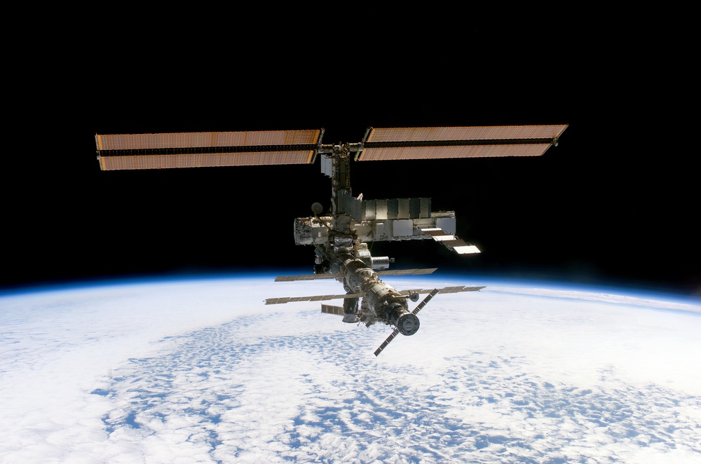 Flyaround view of ISS zenith aft and port sides