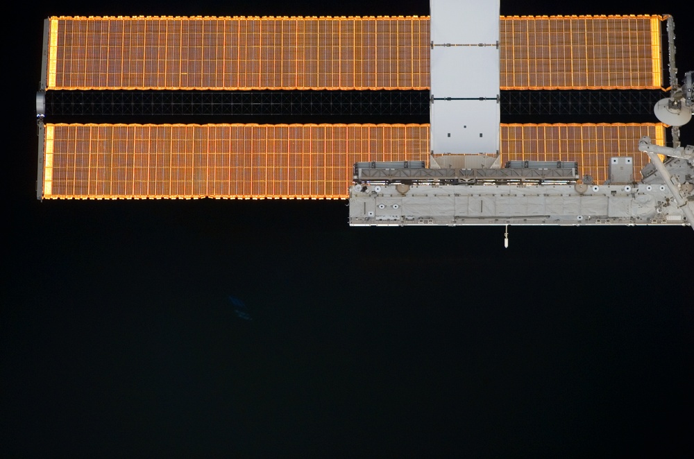 Nadar view of the ITS P1 as the orbiter Discovery moves in for docking with the ISS during STS-121