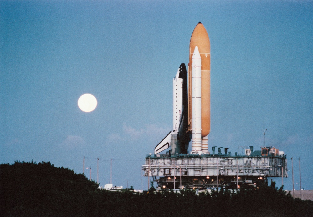 Dave Wolf and Wendy Lawrence training in Russia, also STS-86 on crawler