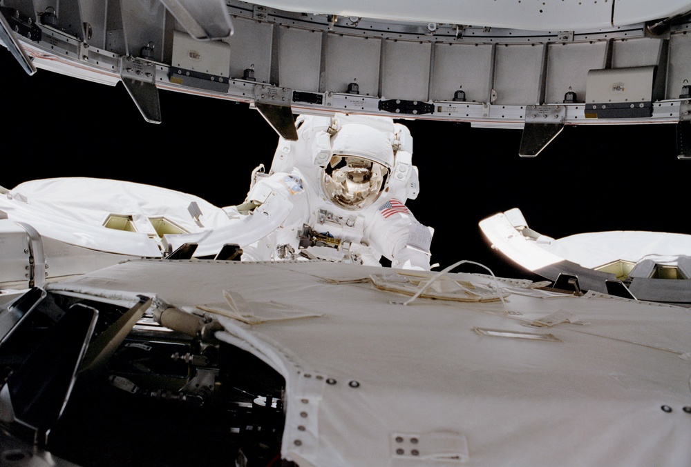 MS Wisoff watches mating of Z1 truss onto Node 1 during EVA