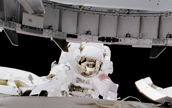 MS Wisoff watches mating of Z1 truss onto Node 1 during EVA