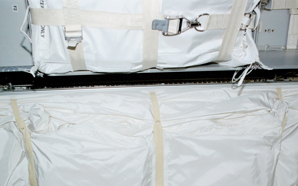 Stowage bags in the MPLM/Leonardo module