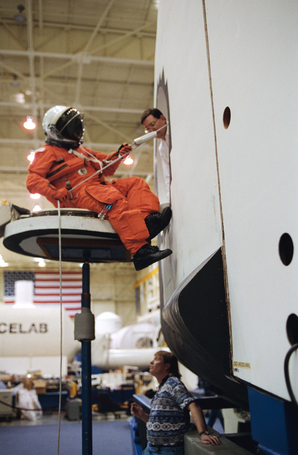 Emergency crew escape system documented in shuttle mockup