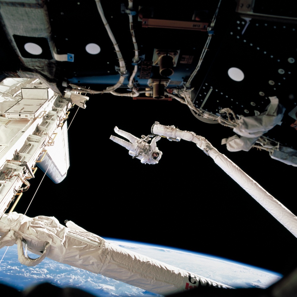 MS Lopez-Alegria on RMS arm during EVA 4