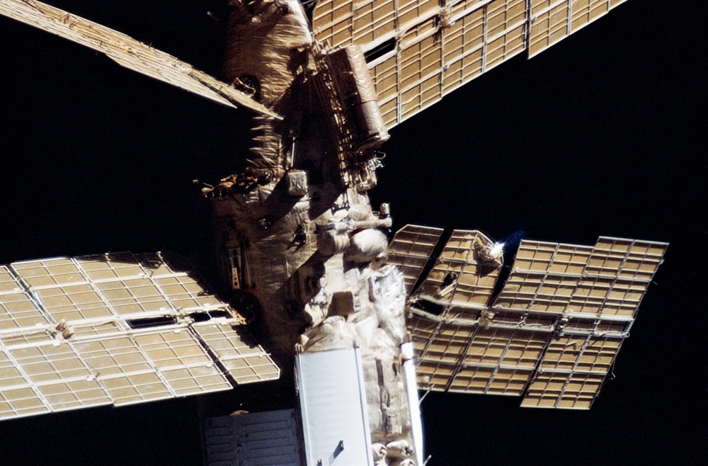 Survey views of the Mir space station