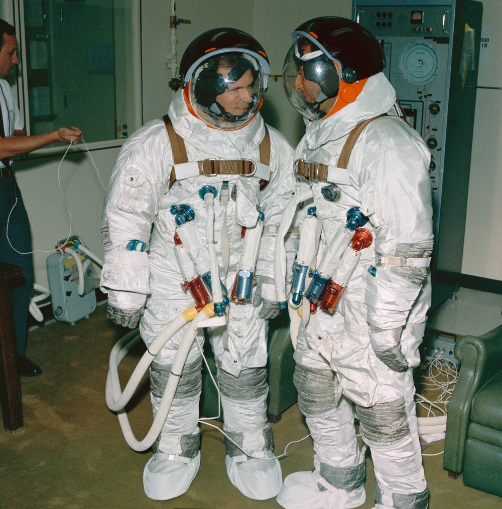 ASTRONAUT JAMES B. IRWIN - LTA-8 TEST