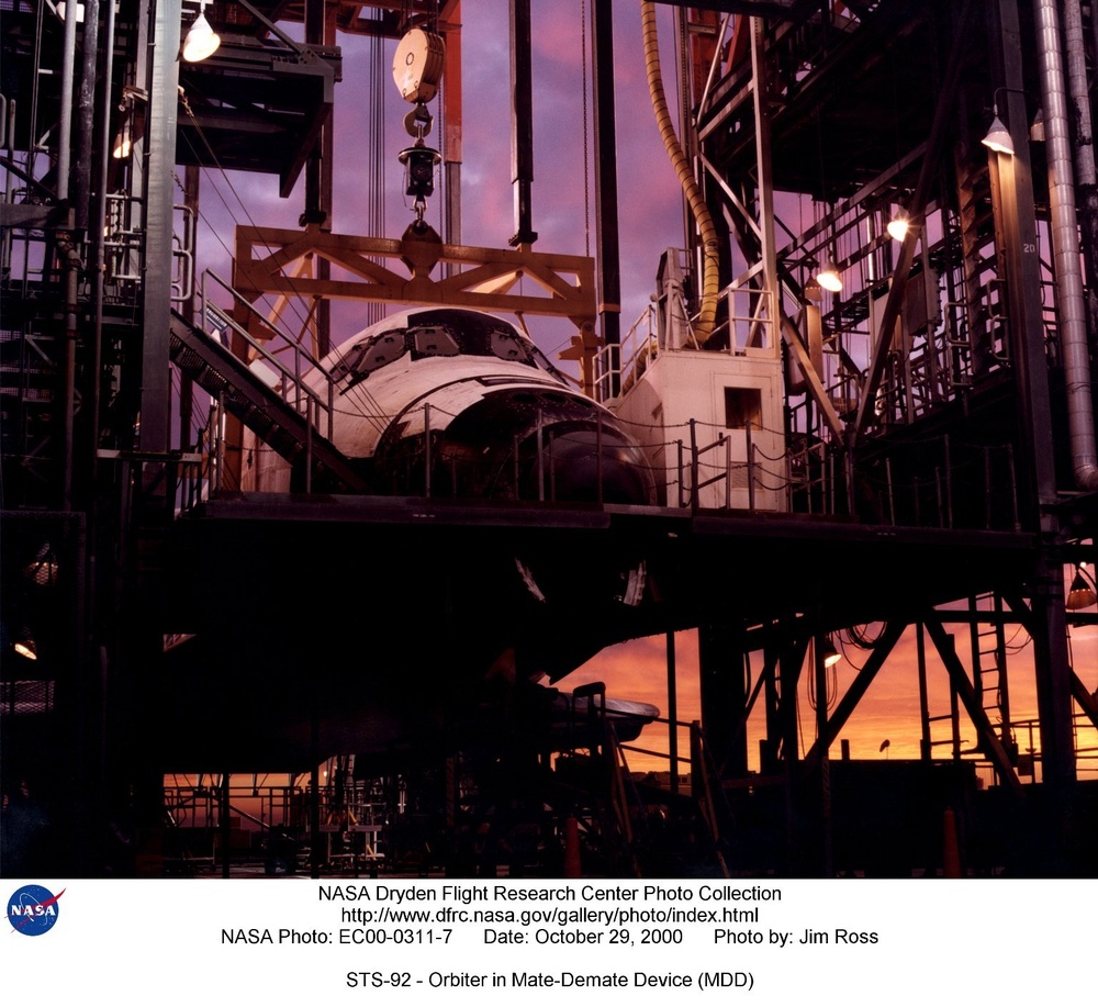STS-92 - Orbiter in Mate-Demate Device (MDD)