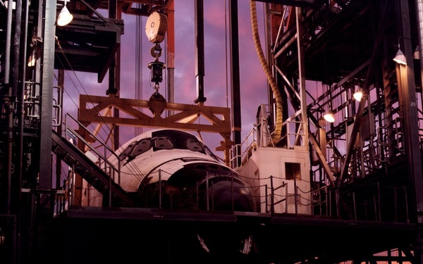 STS-92 - Orbiter in Mate-Demate Device (MDD)