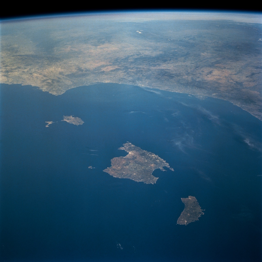 Earth observations taken during STS-77