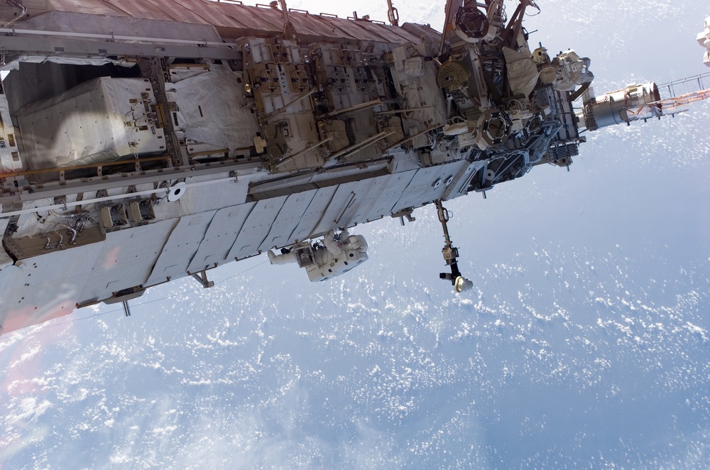 STS-115 MS Stefanyshyn-Piper releases PVR cinches and winch PIP pins on the P3/P4 Truss during EVA