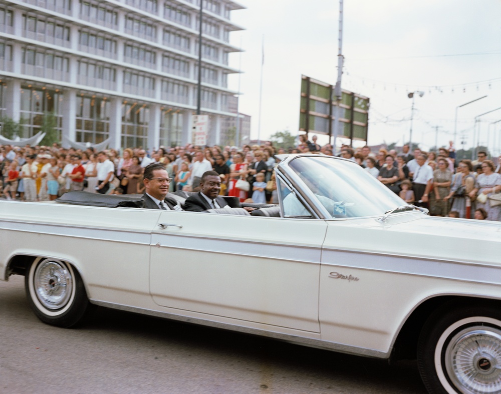 Cooper-parade in Houston for arrival of Cooper &amp; Family after 22-orbit flight of MA-9