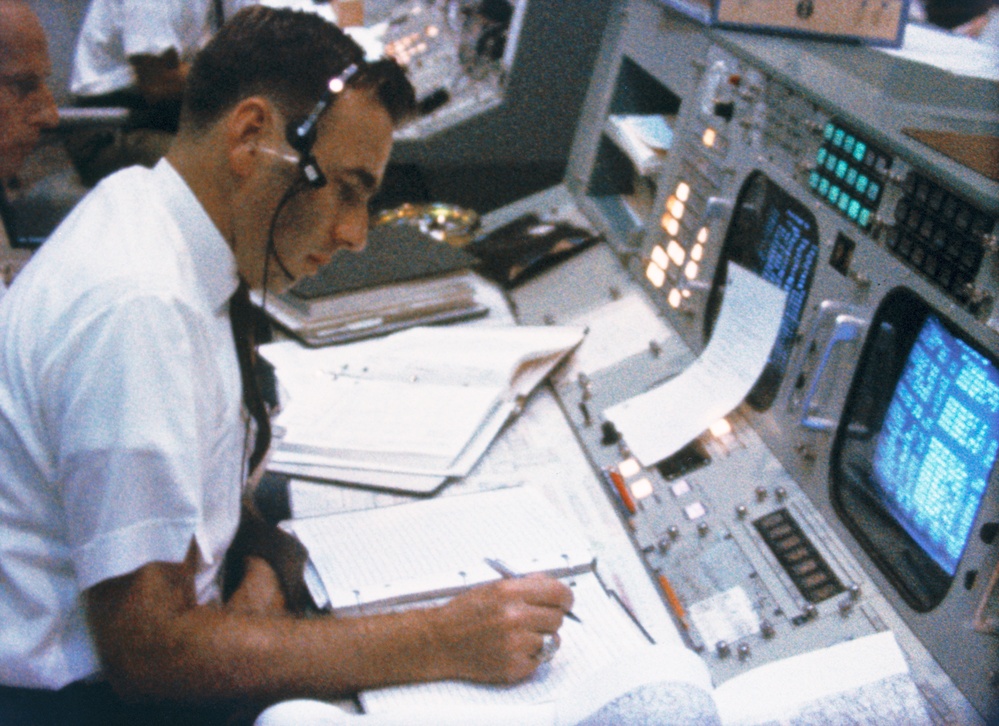 TV PICTURES - APOLLO XVI MISSION OPERATIONS CONTROL ROOM [MOCR] &amp; SUPPORT ROOM - JSC