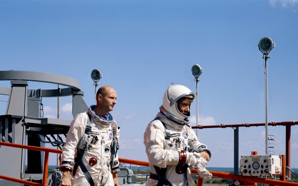 WALKUP DOWN RAMP AFTER MISSION SCRUBBED -  - MISC.