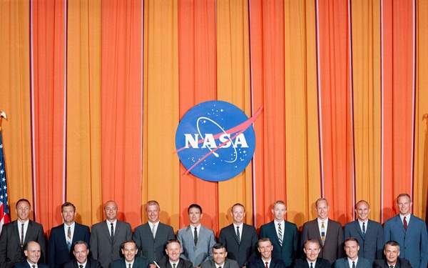GROUP - 19 NEW ASTRONAUTS - PORTRAIT - MSC