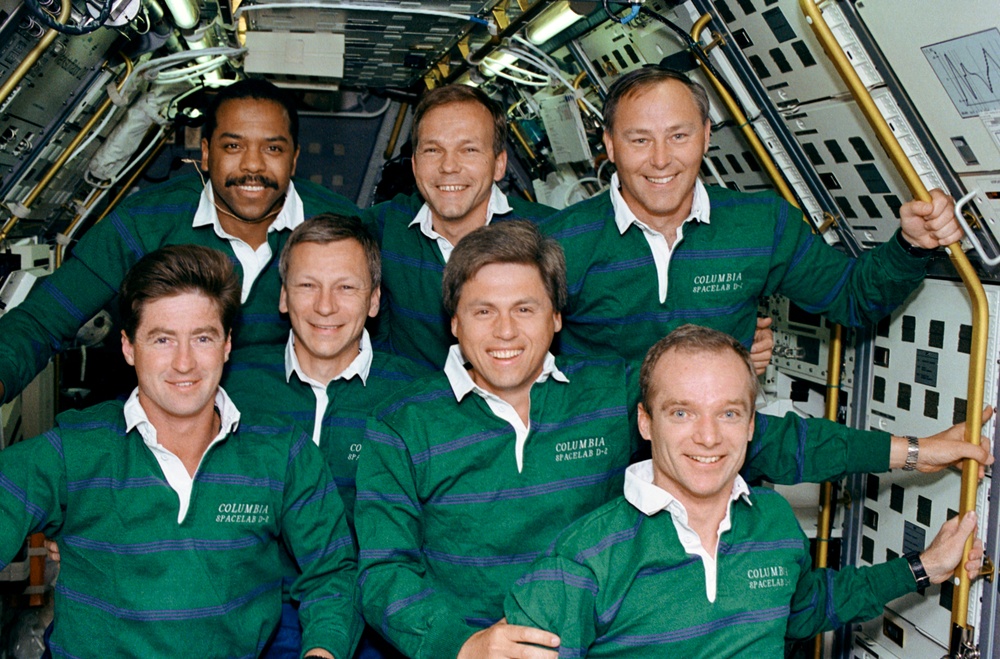 Whole crew portrait in the D-2 Spacelab.