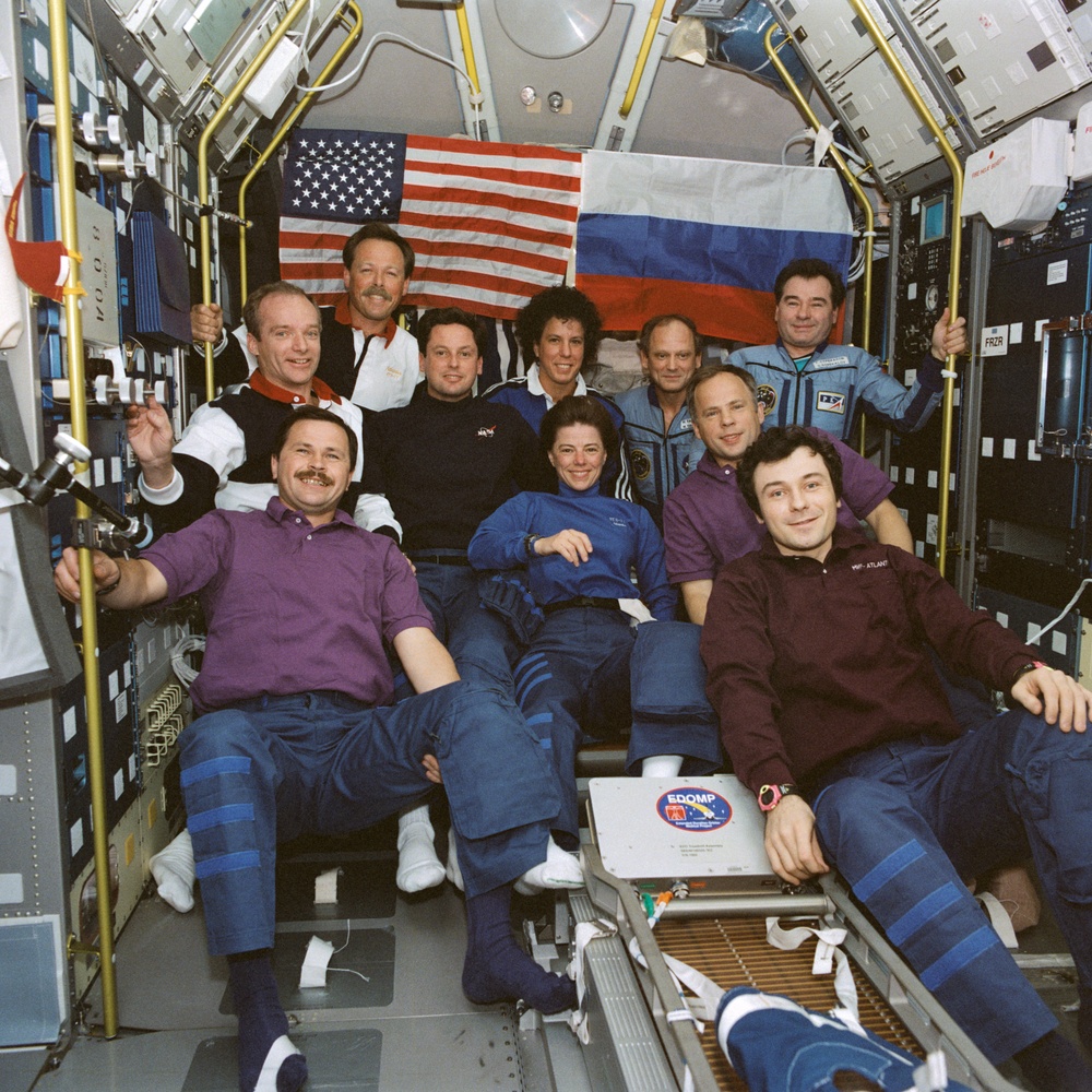 Portrait of STS-71, Mir 18 and Mir 19 crewmembers