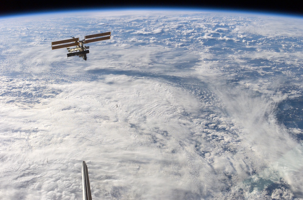 Flyaround view of ISS zenith aft and port sides