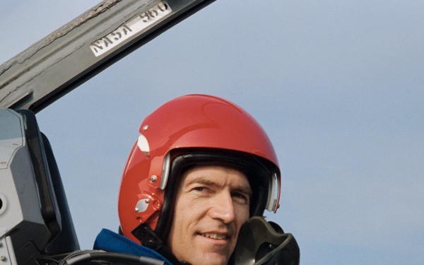 Payload Specialist Fred Leslie training in T-38 aircraft