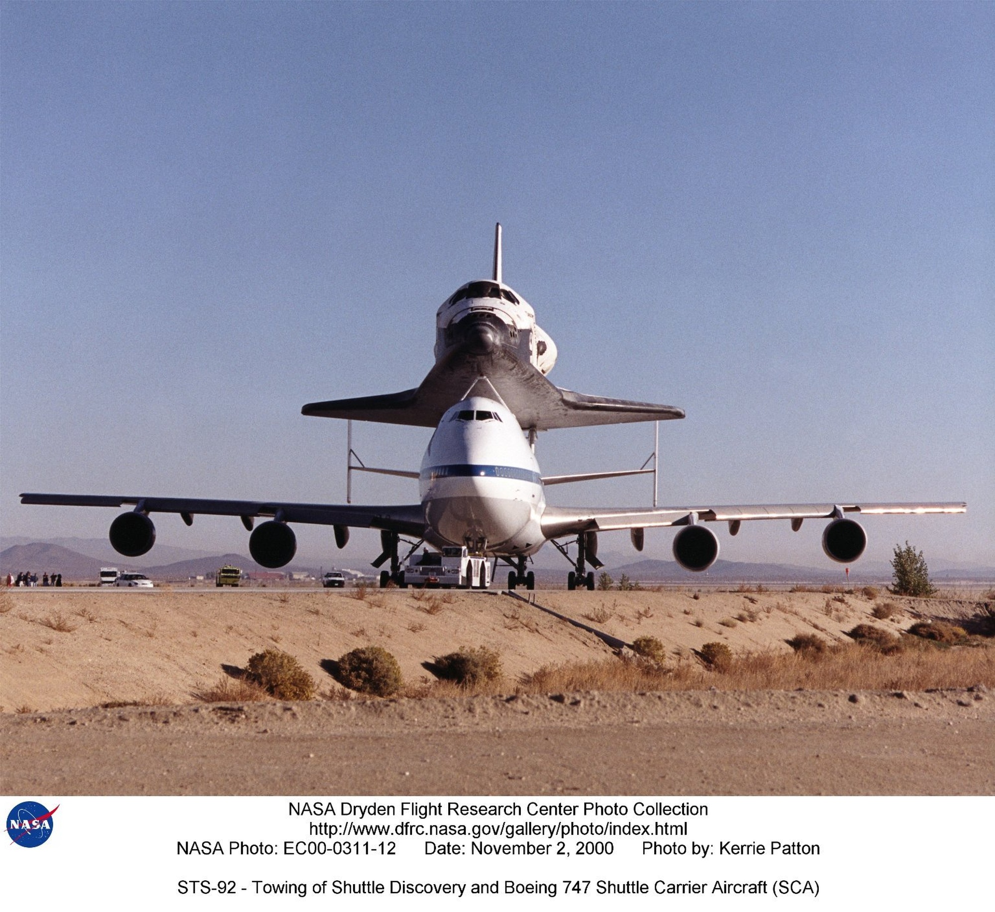 DVIDS - Images - STS-92 - Towing of Shuttle Discovery and Boeing 747  Shuttle Carrier Aircraft (SCA)