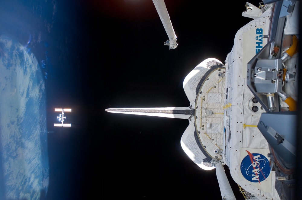 View of the ISS as the Shuttle Endeavour heads home after the STS-118 Mission