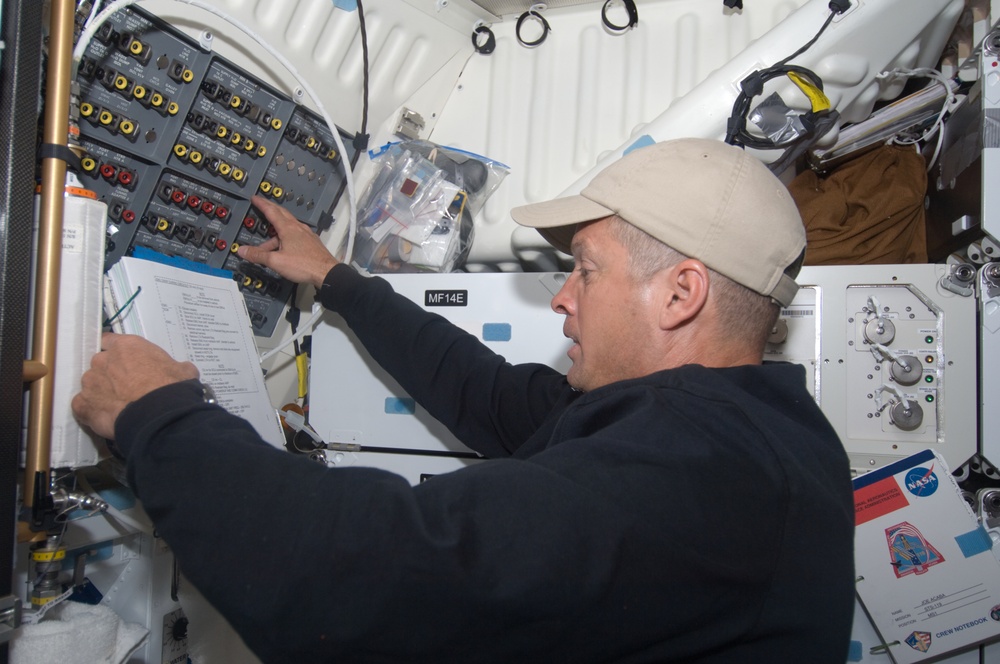 Swanson on Middeck MDDK