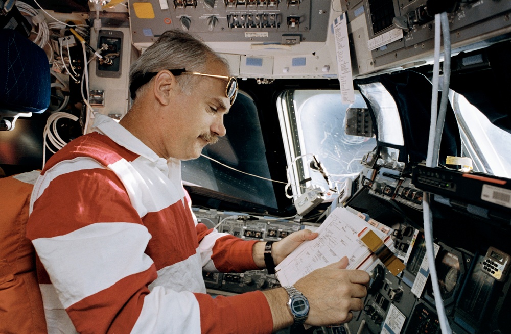 STS-79 crew on flight deck during rendezvous with Mir