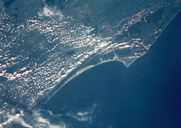 GEMINI-V - EARTH SKY - KENNEDY SPACE CENTER, FL - OUTER SPACE