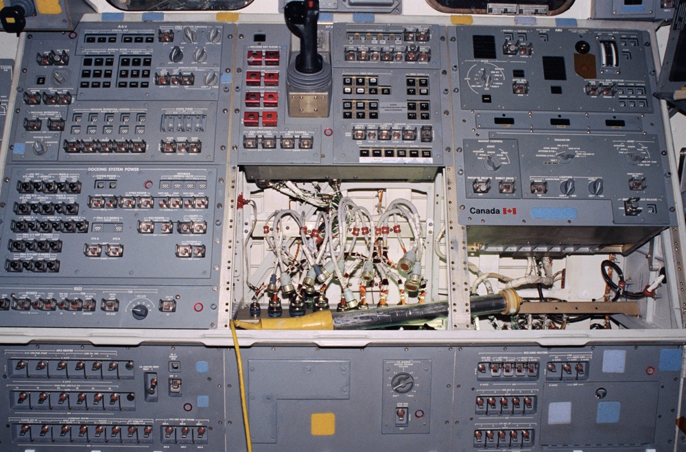 Documentation of the flight deck Orbit Station hardware on Atlantis