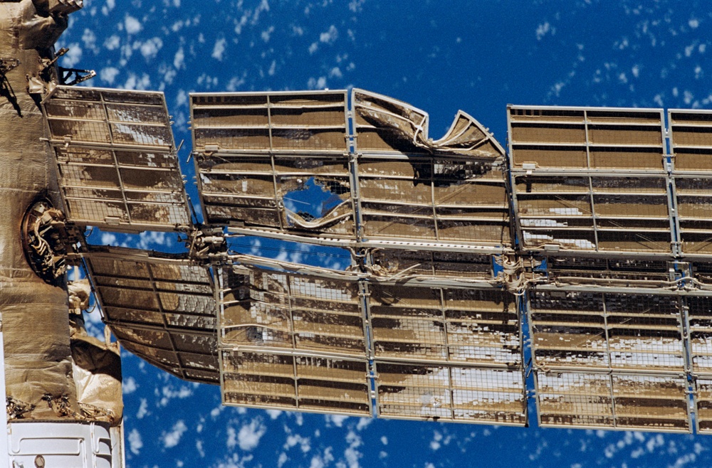 Survey views of the Mir space station