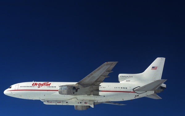Pegasus Orbcomm payload: Captive L-1011 flight