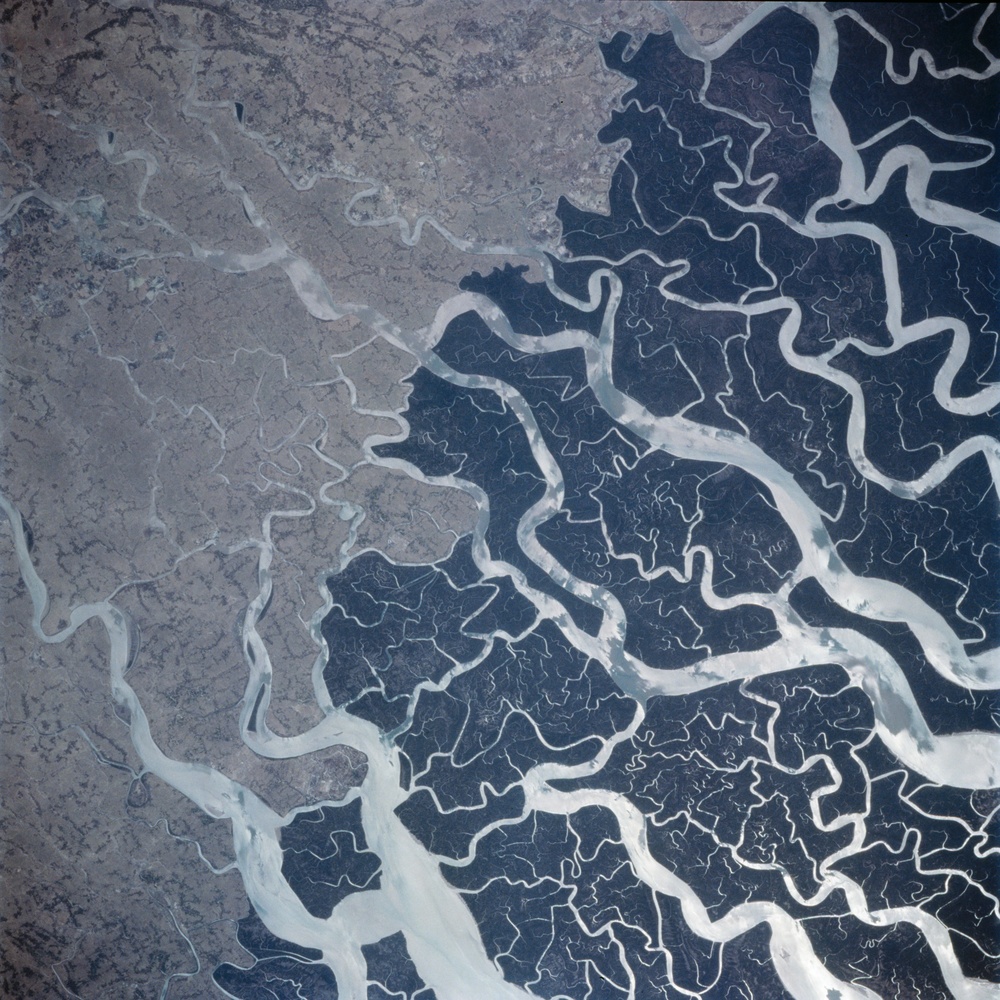 Earth observations from STS-62