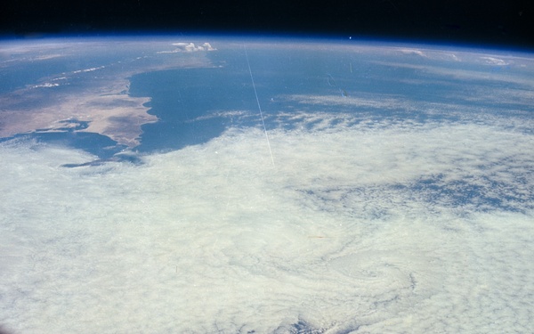 GEMINI-V - EARTH-SKY - (70mm Hasselblad) - OUTER SPACE