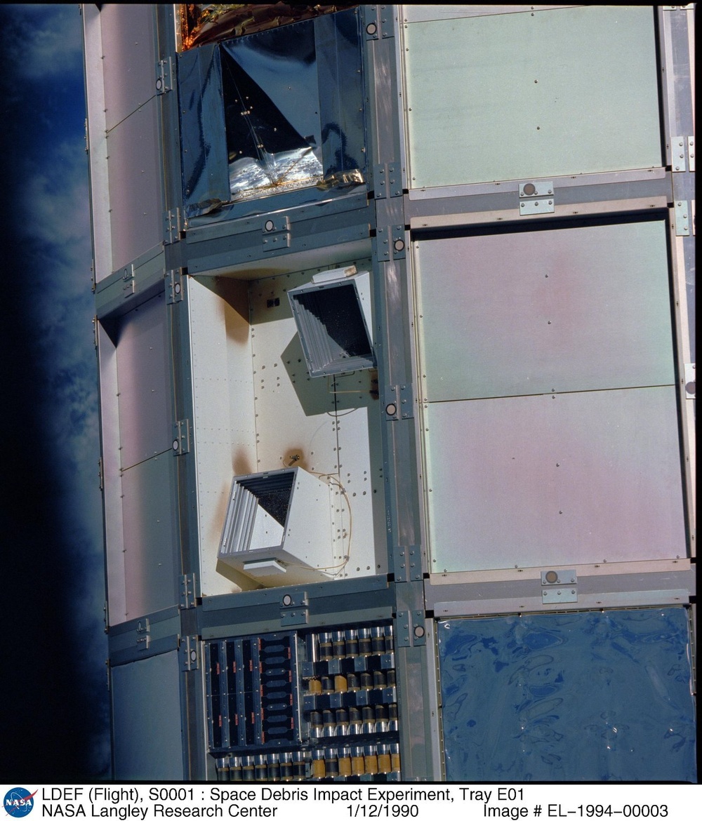 LDEF (Flight), S0001 : Space Debris Impact Experiment, Tray E01